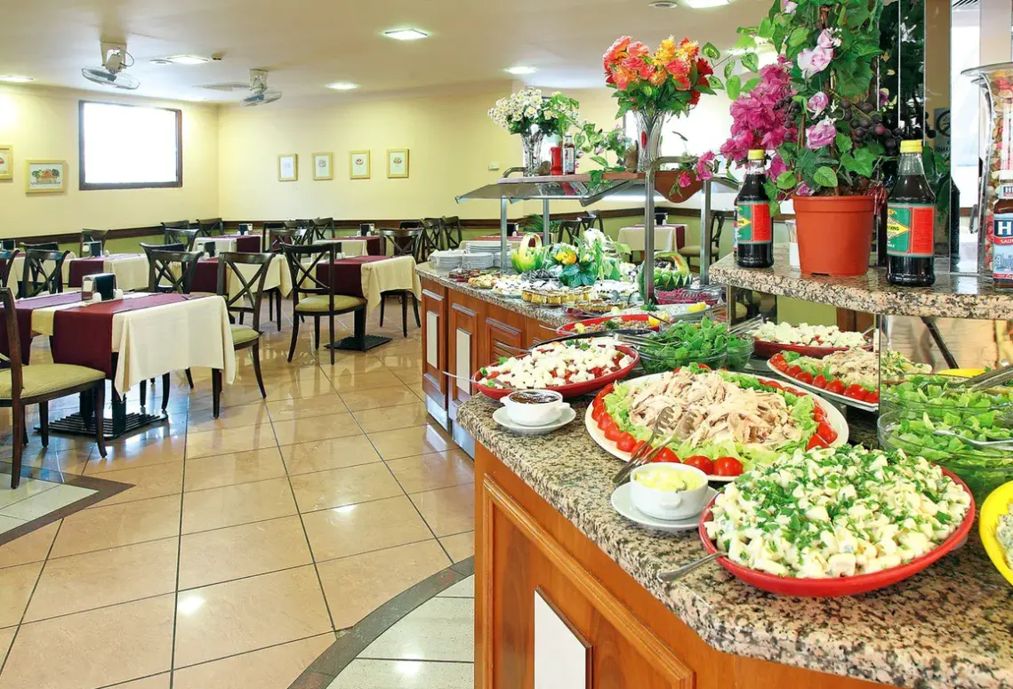 Restauracja i jedzenie w hotelu Motto Premium (ex. Orka Nergis Select)