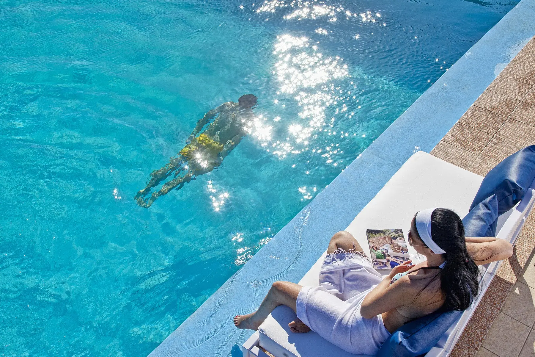 Basen w hotelu Mrs Chryssana Beach