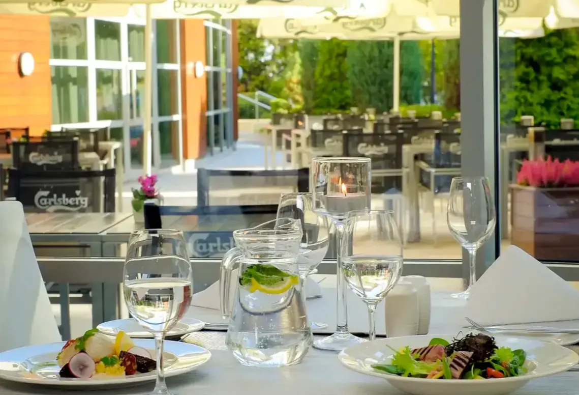 Restauracja i jedzenie w hotelu Nadmorski (Gdynia)