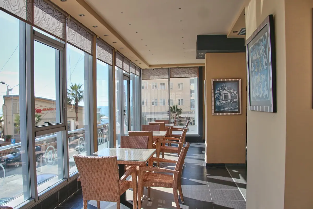 Restauracja i jedzenie w hotelu Nais Beach