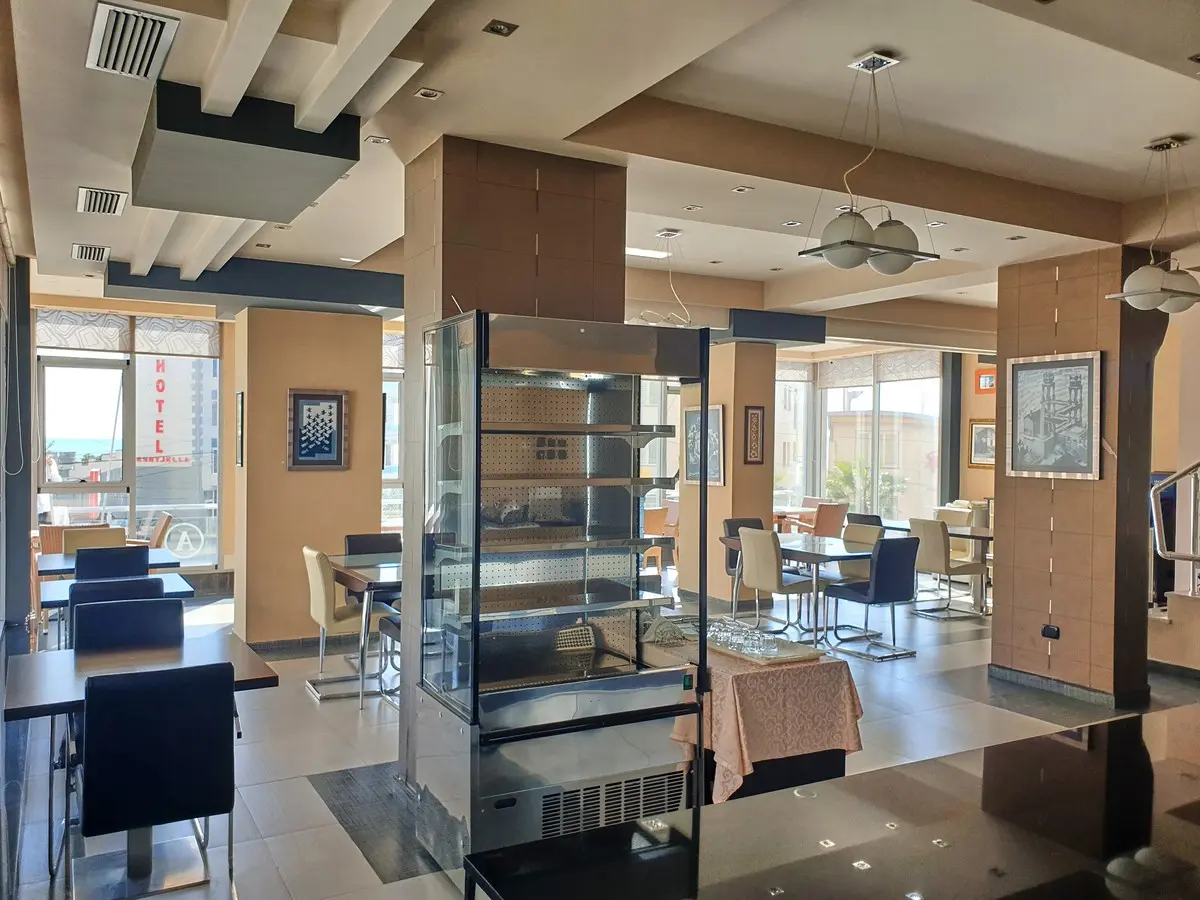Restauracja i jedzenie w hotelu Nais Beach