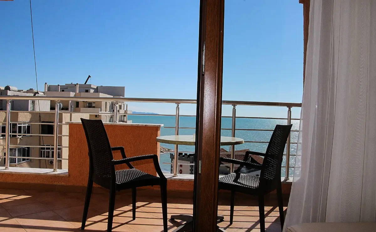 Widok z hotelu Nais Beach