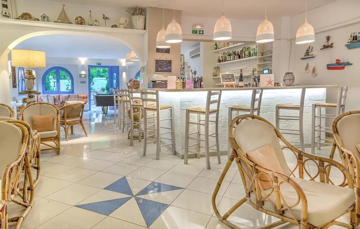 Restauracja i jedzenie w hotelu Nathalie