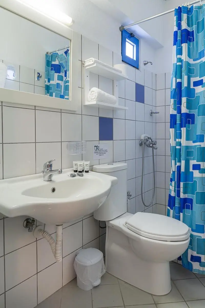 Łazienka w pokoju hotelu Nathalie