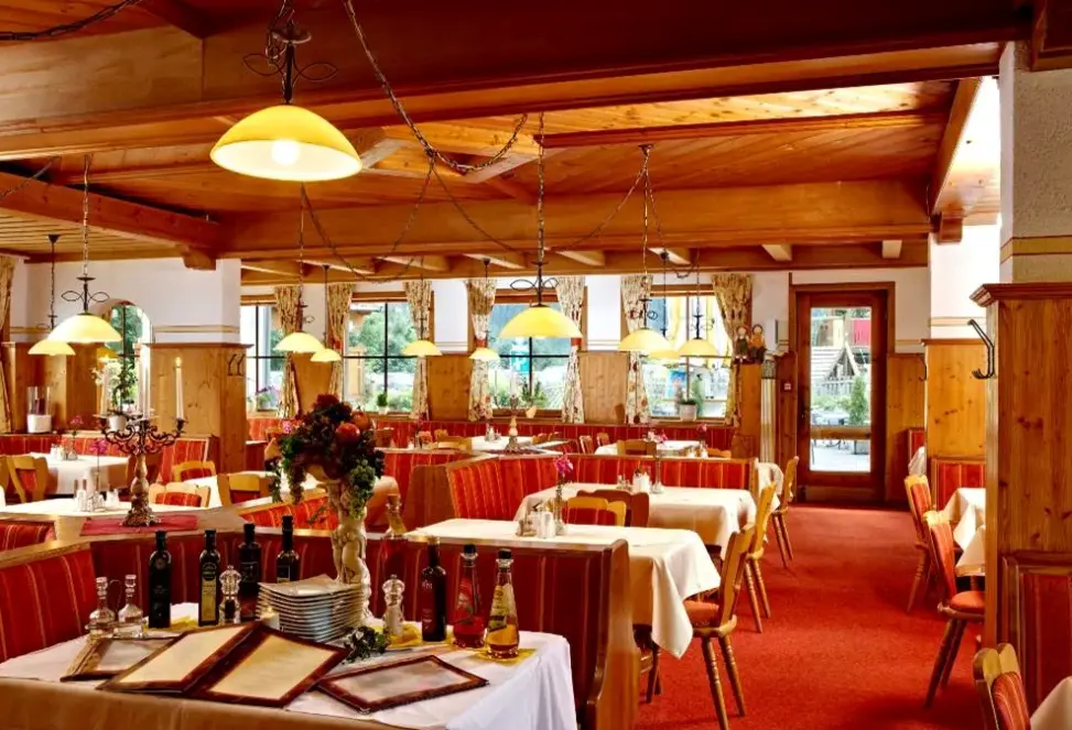 Restauracja i jedzenie w hotelu Nationalparkhotel Klockerhaus
