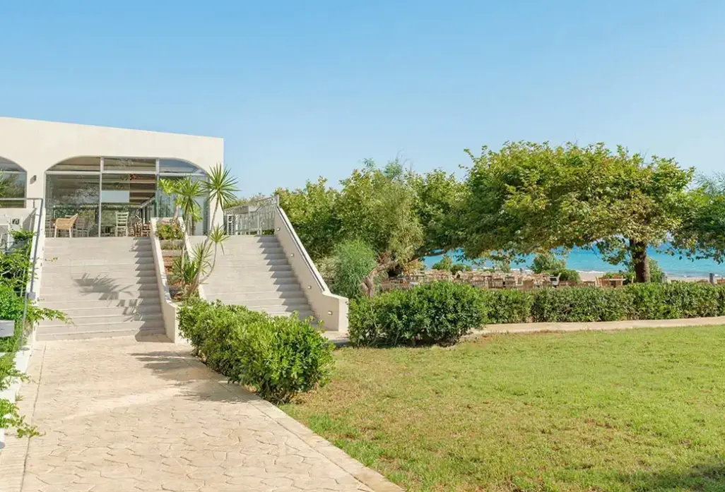 Plaża przy hotelu Ninos Grand Beach Resort (ex. Preveza Beach)