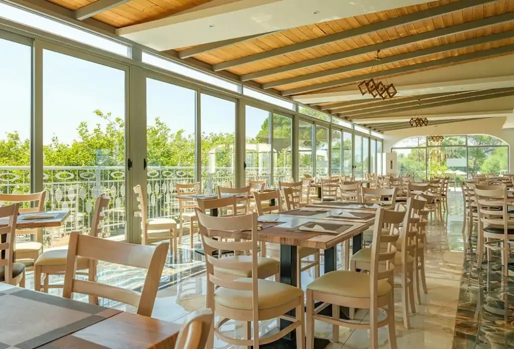 Restauracja i jedzenie w hotelu Ninos Grand Beach Resort (ex. Preveza Beach)