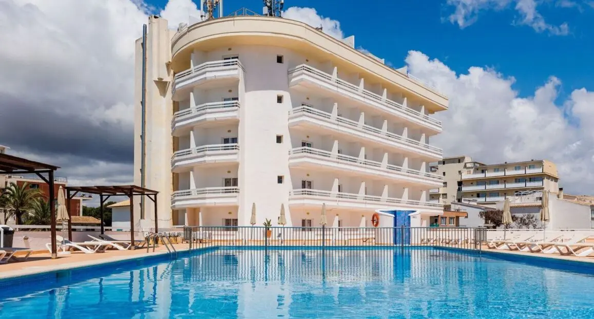 Basen w hotelu BelleVue Belsana