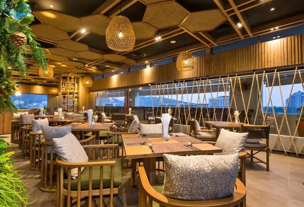 Restauracja i jedzenie w hotelu Oakwood Journey Hub