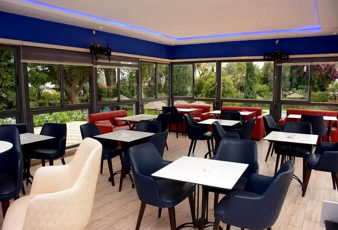 Restauracja i jedzenie w hotelu Oasis Hotel & Spa (ex Tulip Inn)