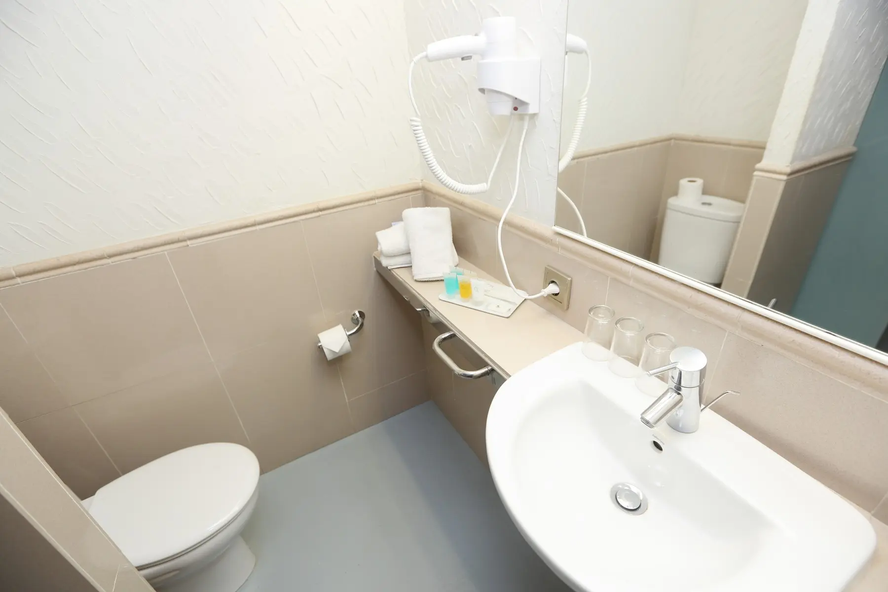 Łazienka w pokoju hotelu Ona Don Juan