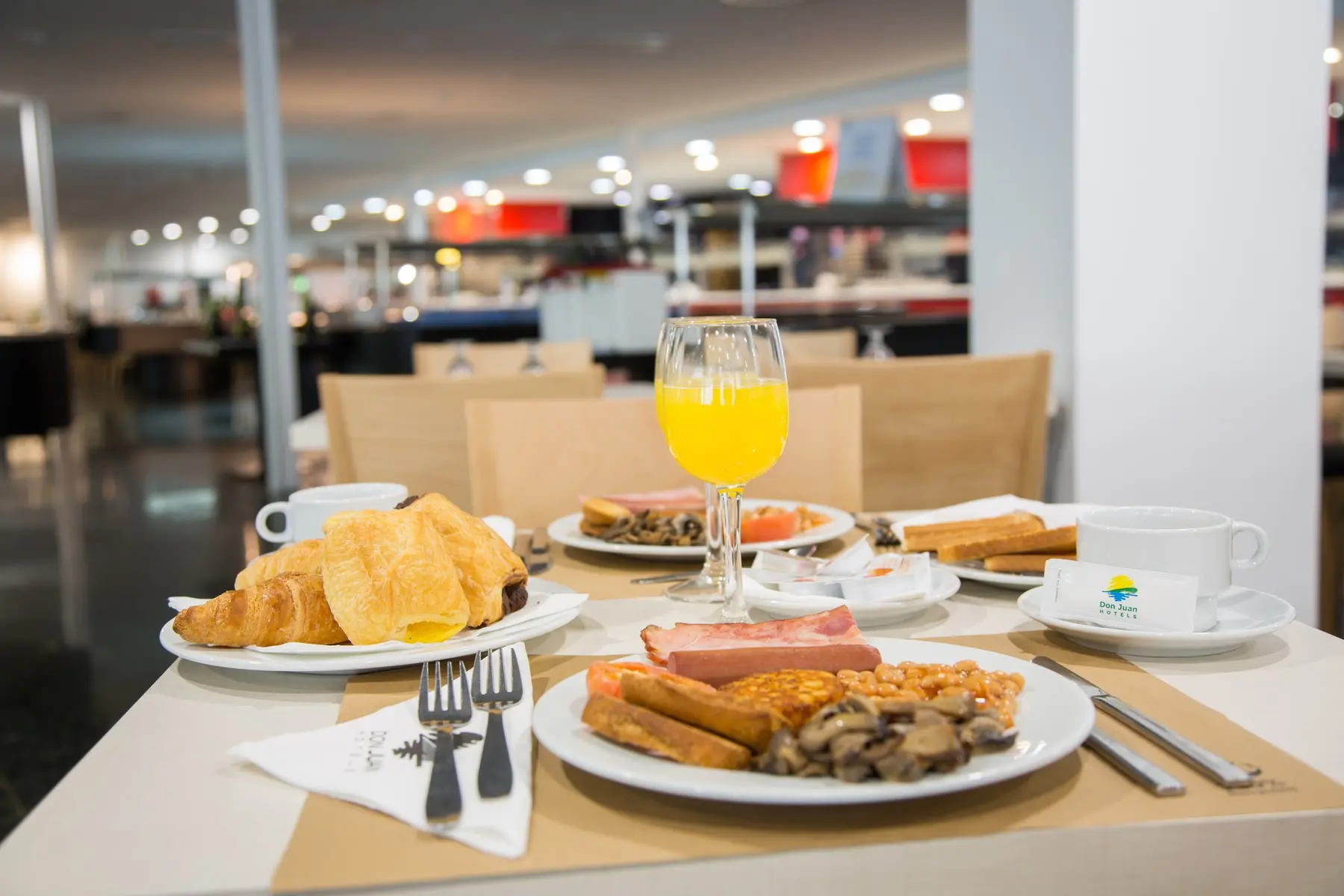 Restauracja i jedzenie w hotelu Ona Don Juan