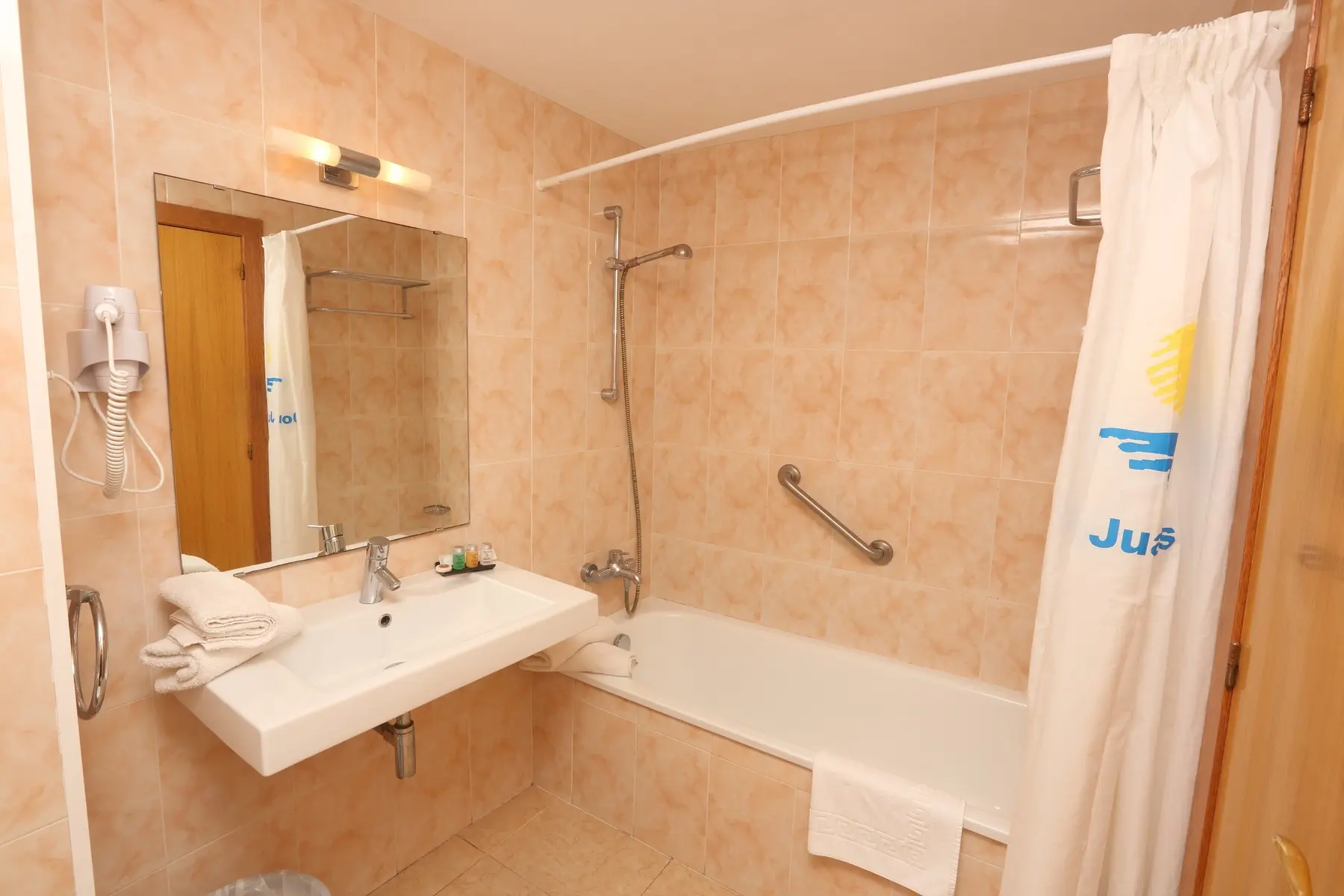 Łazienka w pokoju hotelu Ona Don Juan