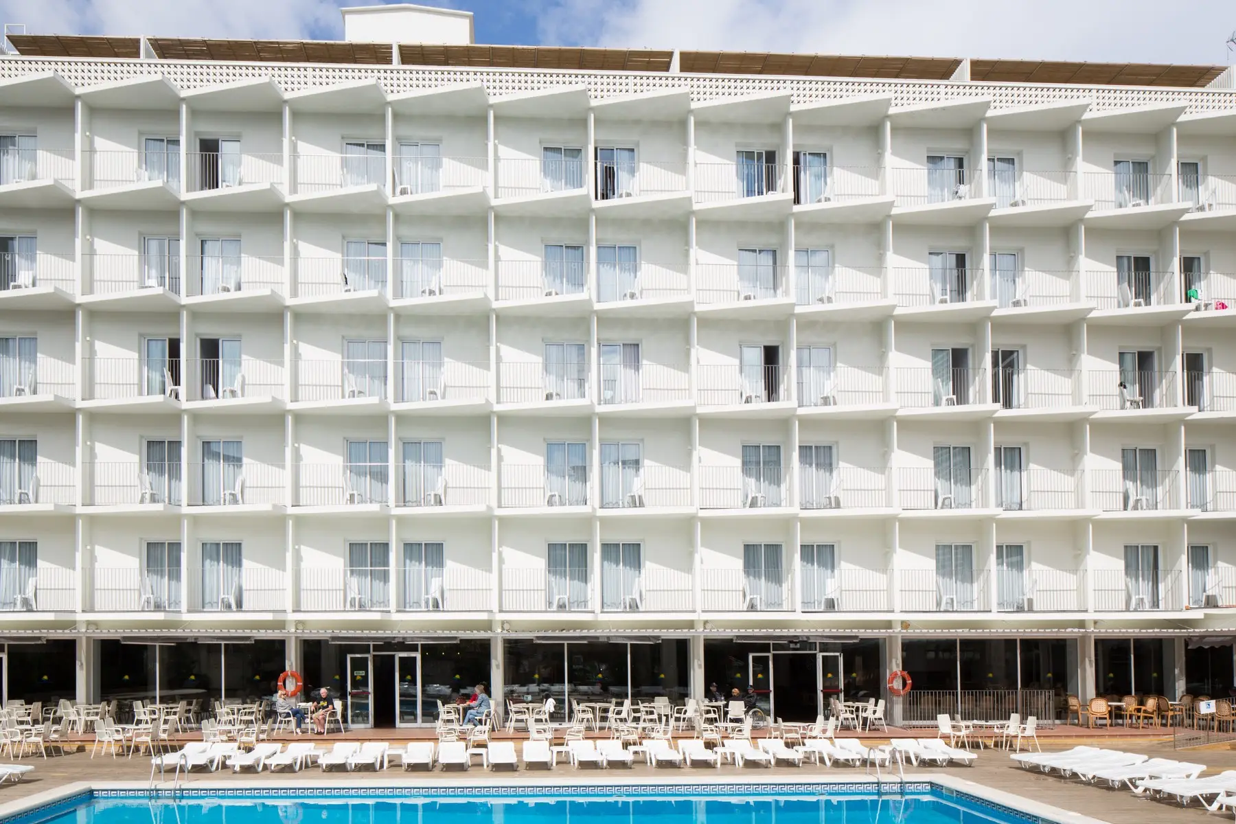Basen w hotelu Ona Don Juan