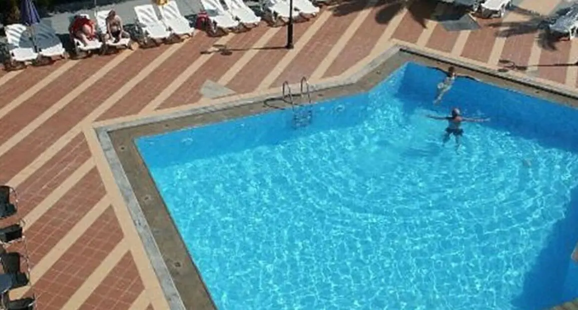 Basen w hotelu Palladion (Adelianos Kampos)