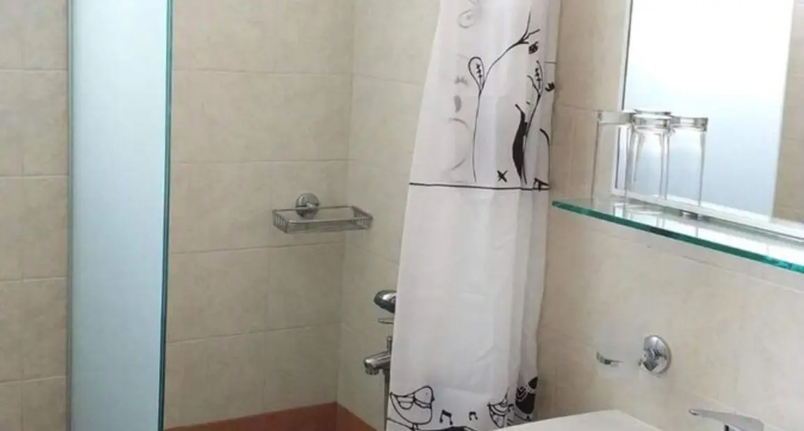Łazienka w pokoju hotelu Palladion (Adelianos Kampos)