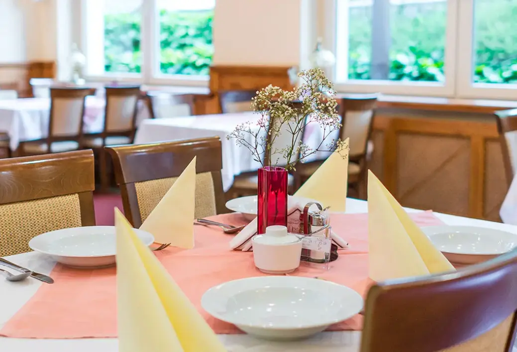 Restauracja i jedzenie w hotelu Park Kur & SPA Buczyński