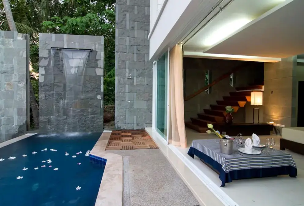 Basen w hotelu Peach Blossom Resort