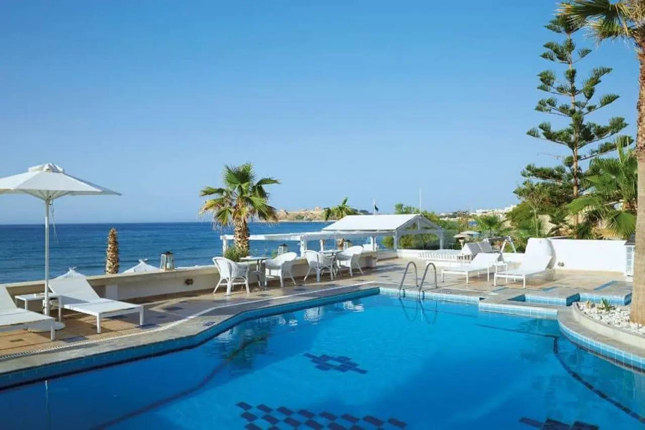 Basen w hotelu Petradi Beach Lounge Hotel