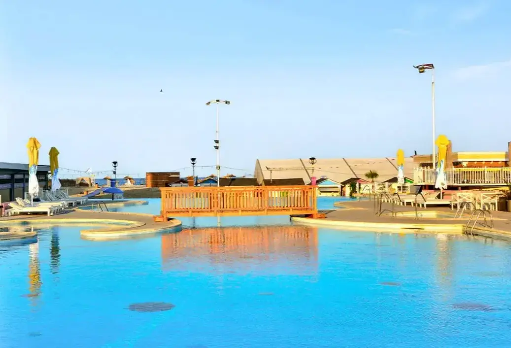 Basen w hotelu Phoenicia Luxury