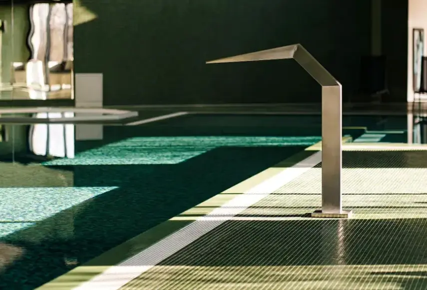 Basen w hotelu Poziom 511 Design & Spa