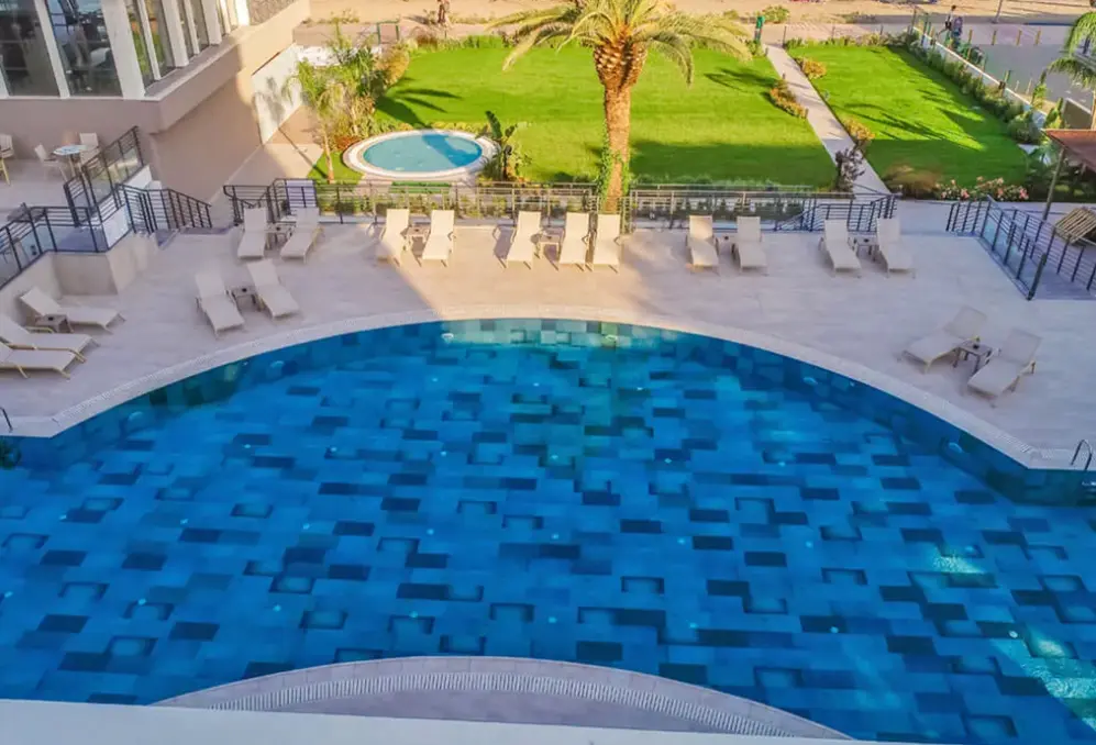 Basen w hotelu Premier Nergis Beach & SPA (ex Orka)