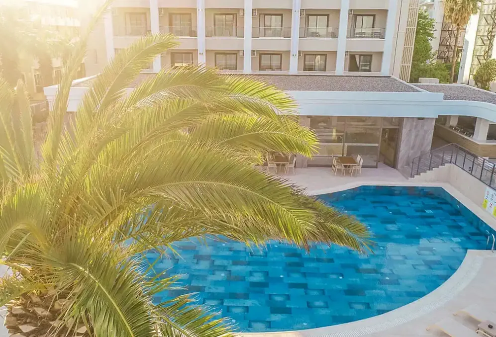 Basen w hotelu Premier Nergis Beach & SPA (ex Orka)