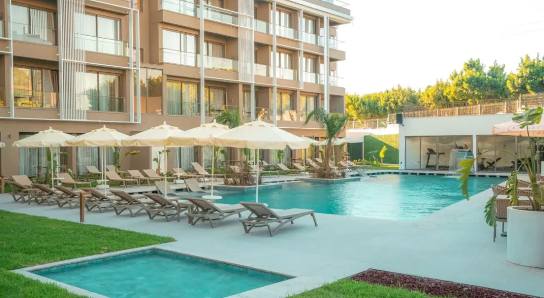 Basen w hotelu Prive Suite Side & Spa Hotel