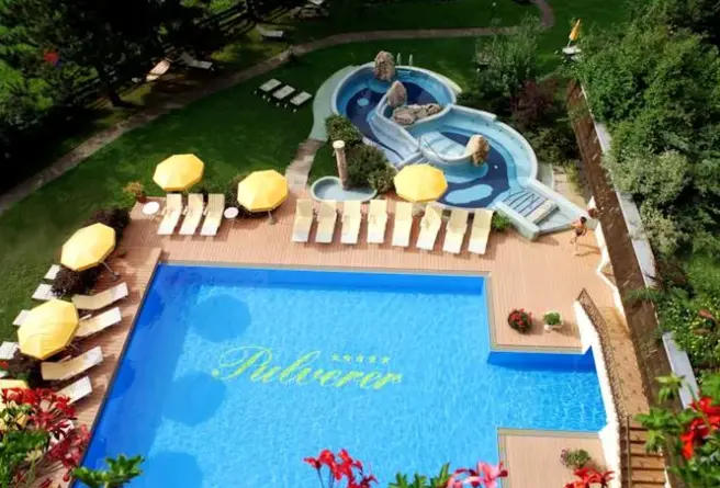 Basen w hotelu Pulverer