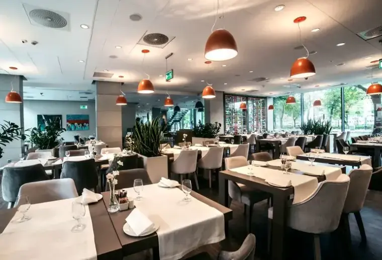 Restauracja i jedzenie w hotelu Q Plus Wrocław