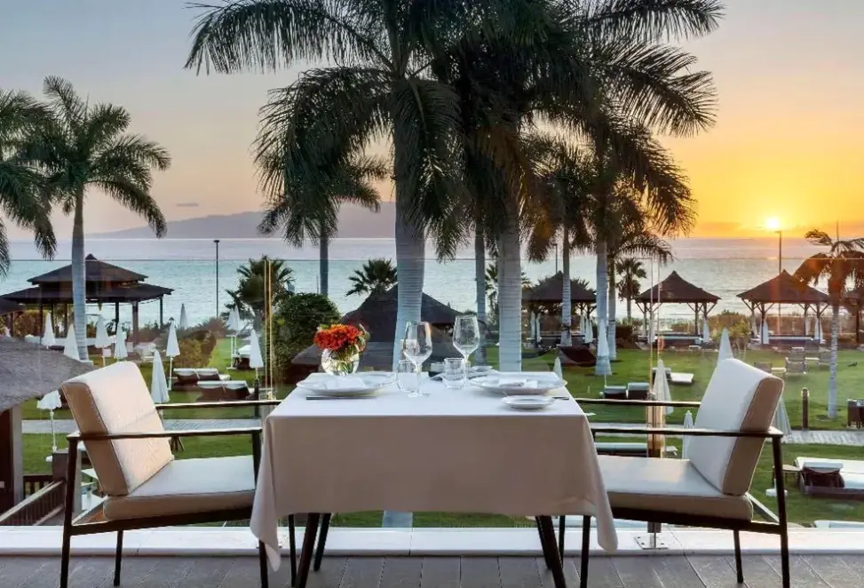 Plaża przy hotelu Red Level at Gran Melia Palacio de Isora