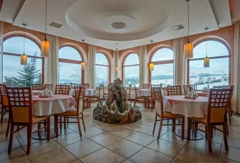 Restauracja i jedzenie w hotelu Redyk Ski & Relax