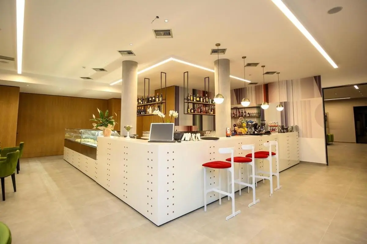 Restauracja i jedzenie w hotelu Regina Garden