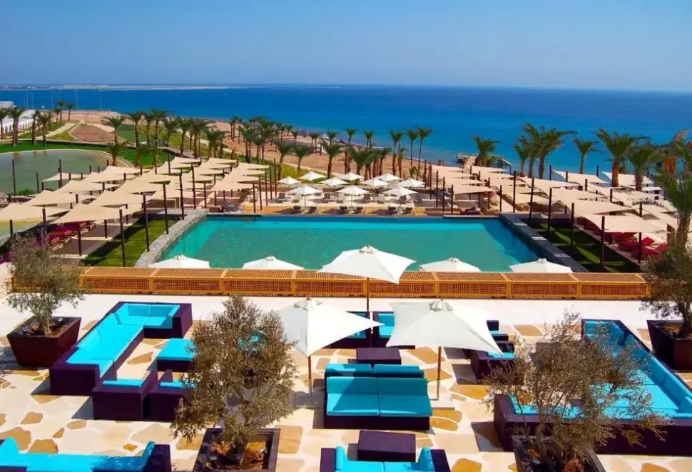 Basen w hotelu Retac Qunay Dahab Resort & Spa