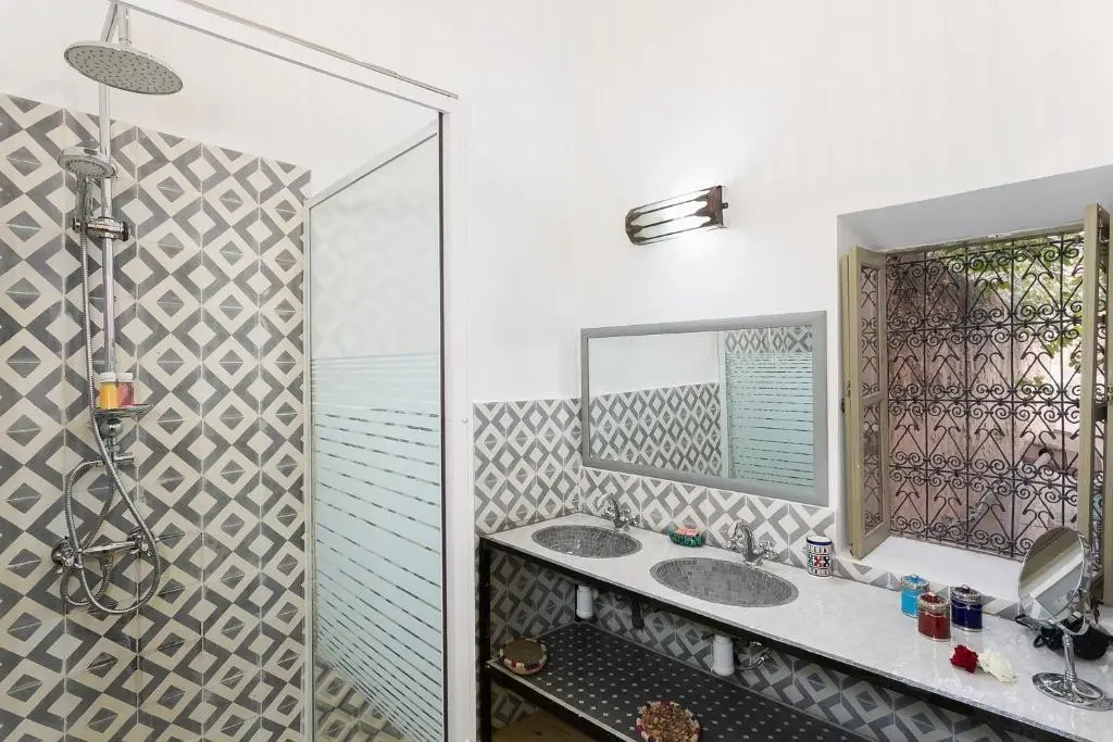 Riad Swaka — RIAD SWAKA