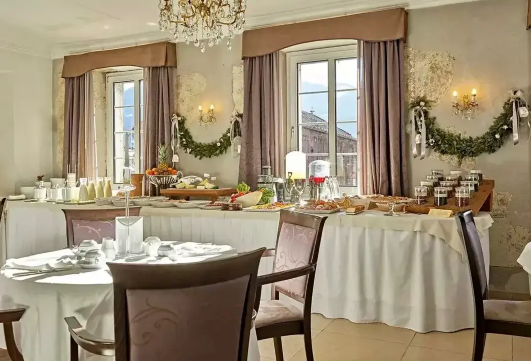 Restauracja i jedzenie w hotelu Romantic Excelsior (Cavalese)
