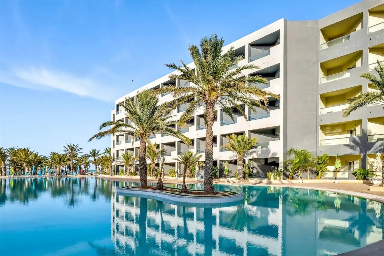 Basen w hotelu Rosa Beach Thalasso & Spa