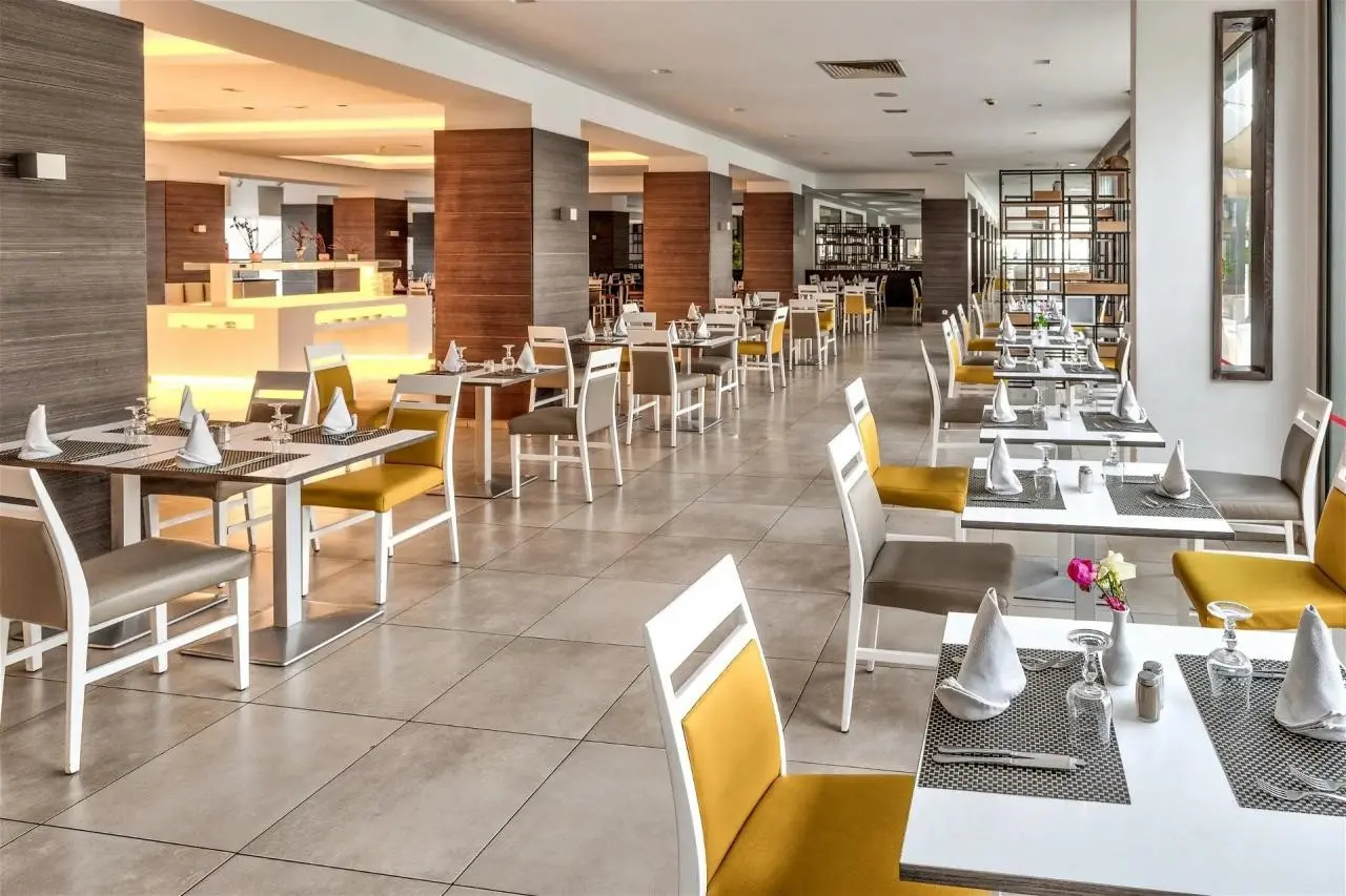 Restauracja i jedzenie w hotelu Rosa Beach Thalasso & Spa