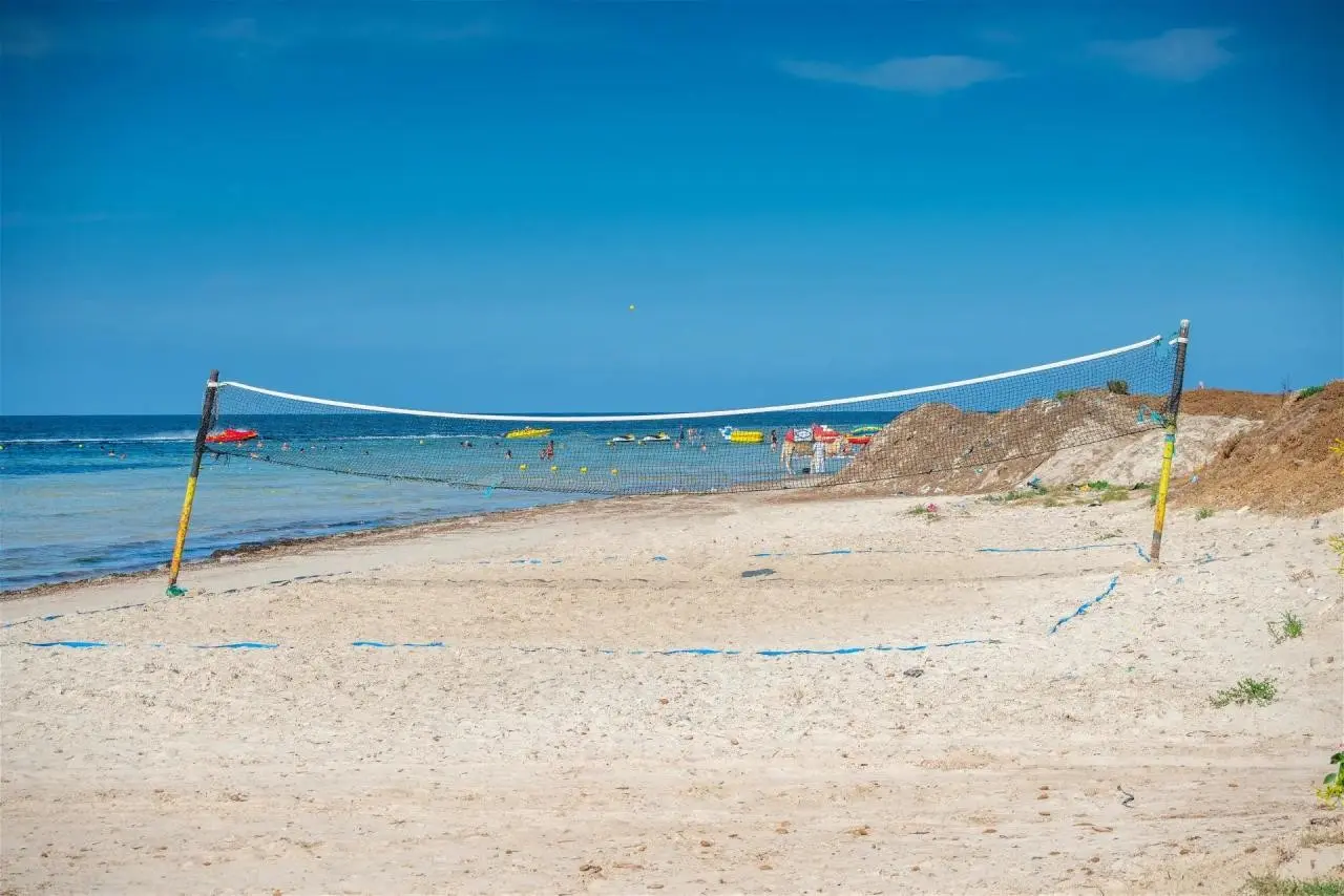 Plaża przy hotelu Rosa Beach Thalasso & Spa