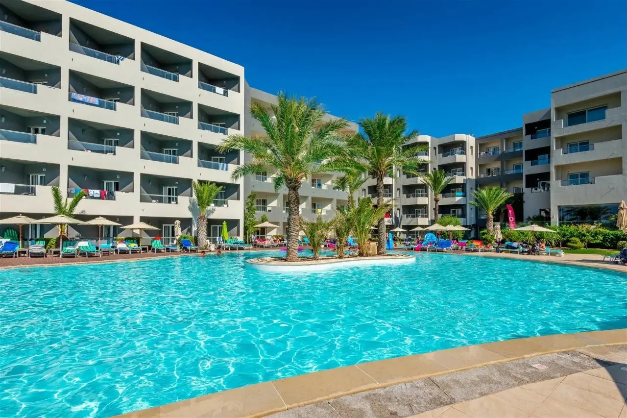 Basen w hotelu Rosa Beach Thalasso & Spa