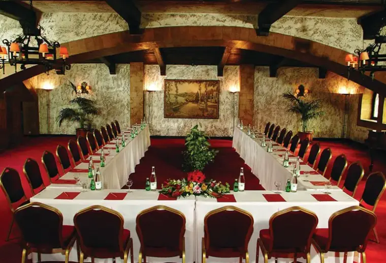 Restauracja i jedzenie w hotelu Royal Olympic