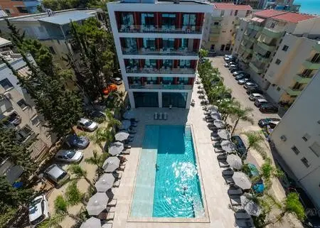 Basen w hotelu Savotel Resort