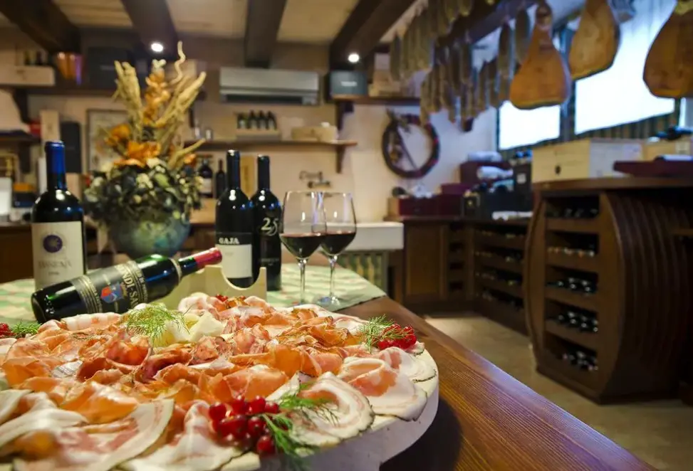 Restauracja i jedzenie w hotelu Savoy Beach (Bibione)