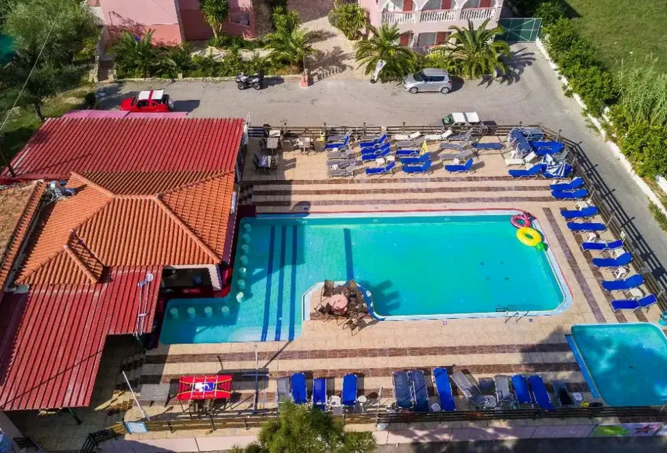 Basen w hotelu Savvas De Mar