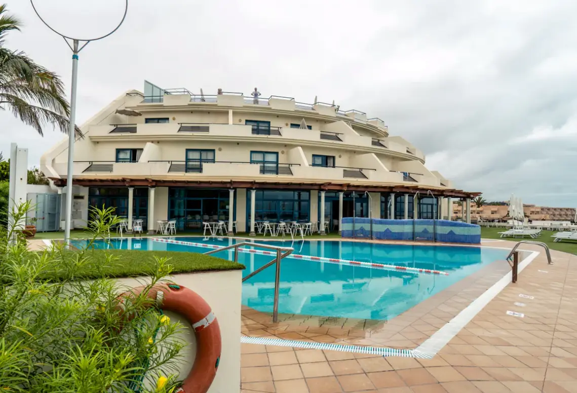 Basen w hotelu Sbh Crystal Beach & Suites