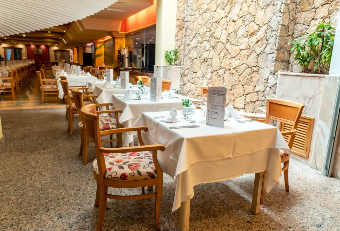 Restauracja i jedzenie w hotelu Sbh Crystal Beach & Suites