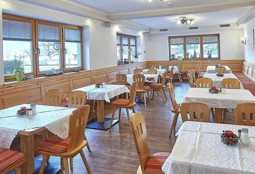 Restauracja i jedzenie w hotelu Schweizerhaus