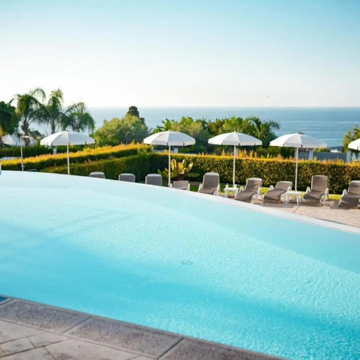 Basen w hotelu Sentido Michelizia Tropea Resort