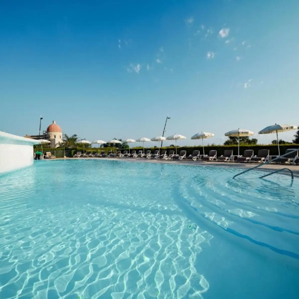 Basen w hotelu Sentido Michelizia Tropea Resort