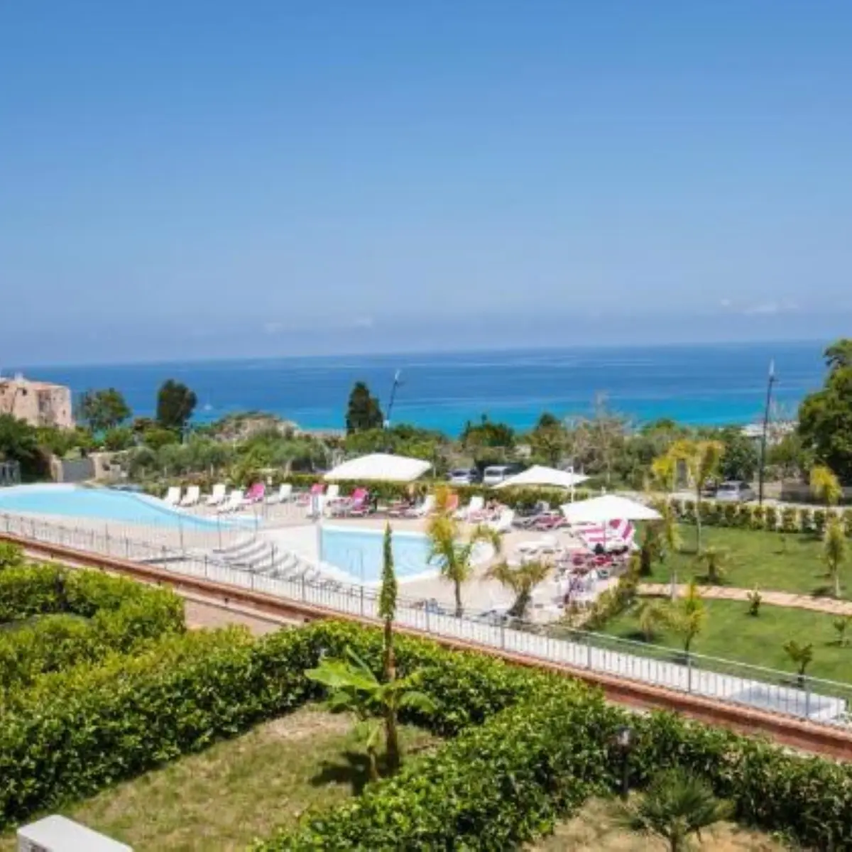 Basen w hotelu Sentido Michelizia Tropea Resort
